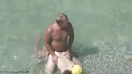 یک زن و شوهر خانوادگ ...