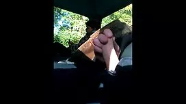 شخص دیک خود را به مر ...