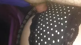 شخص شروع به لیسیدن ع ...