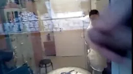 دختر زیبا و جوان با  ...