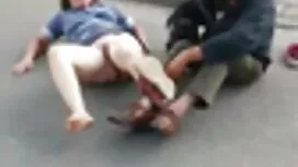 شخص گربه و گربه اش ر ...